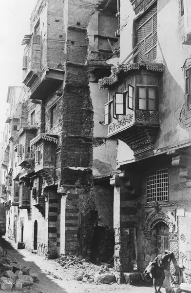 A late-19th century photo by H. Béchard of the “Rue Ibn Tuloum” [i.e., Ibn Tulun] in the Tulun quarter of Cairo, where many Maghribis settled in the Ottoman period. Source: The Griffith Institute (UK)